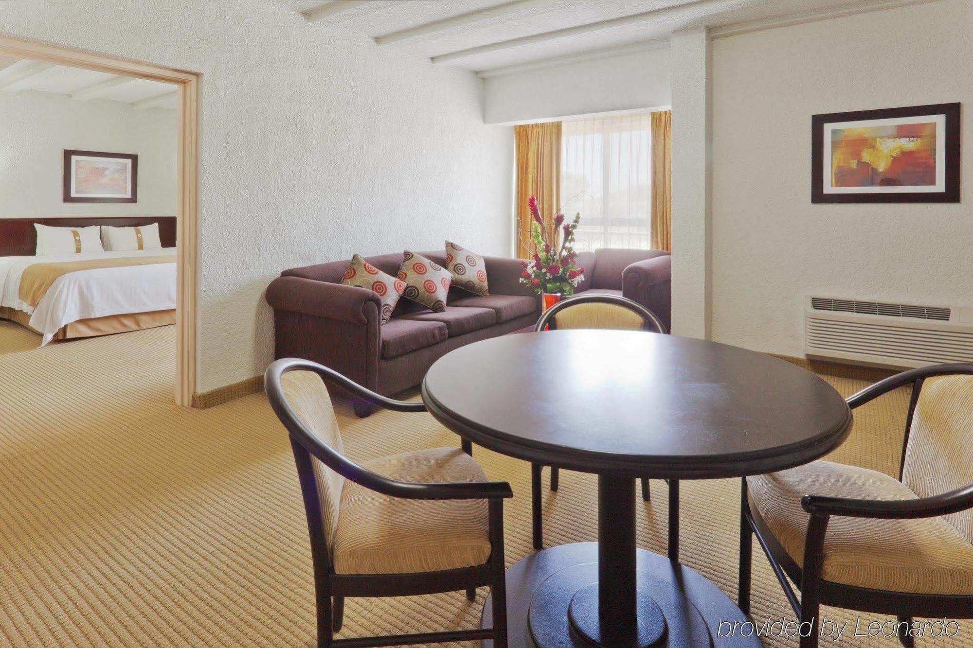 ホリデイ イン エルモシヨ 部屋 写真